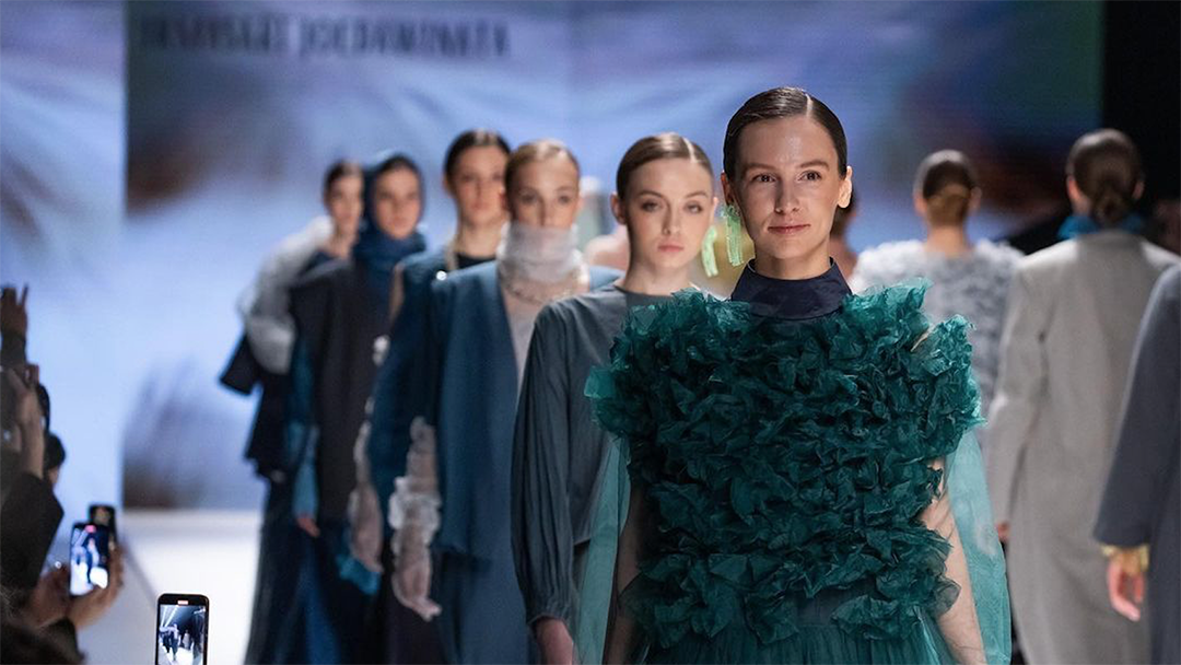 Irmasari Joedawinata Kenalkan Budaya Indonesia di Moscow Fashion Week 2024