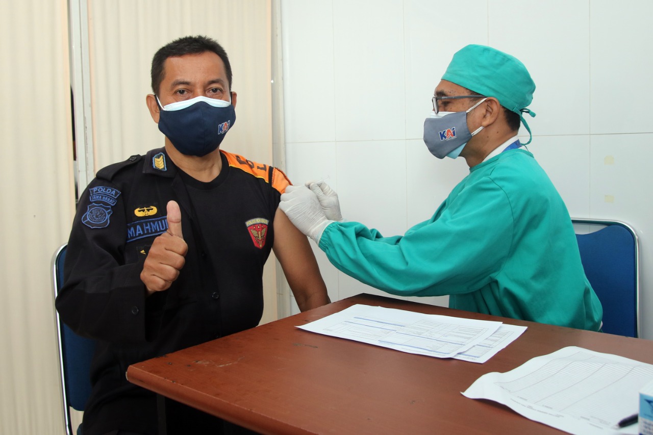 1.204 Pegawai PT KAI Daop 3 Cirebon Terima Vaksin Booster