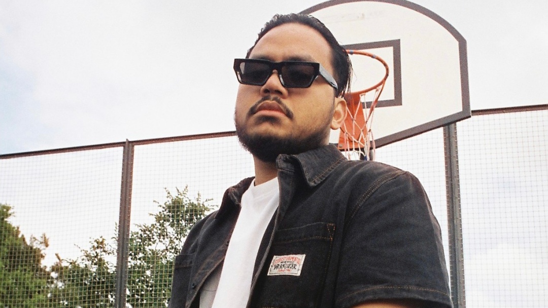 Rajasinaga Ajak Farrel Hillal Lewat Single 'JULIA'