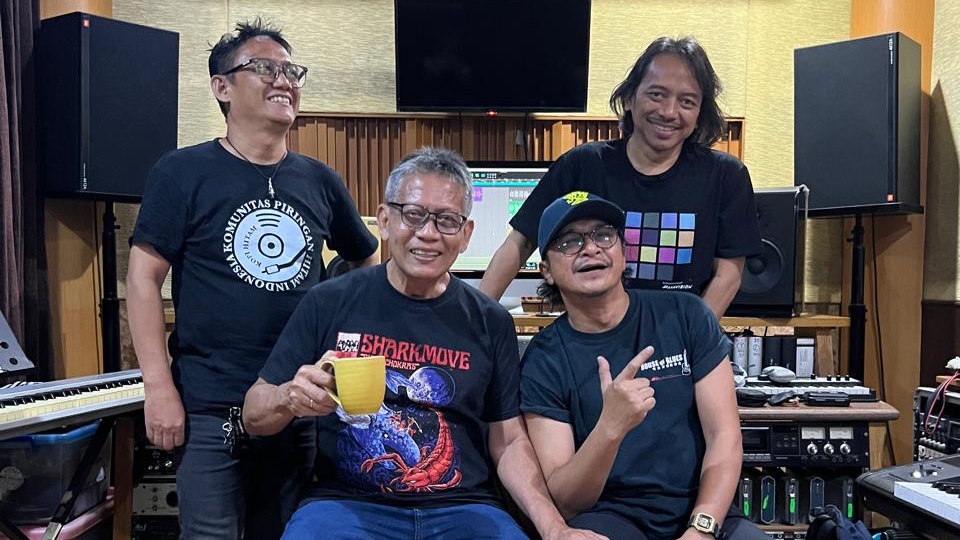Dewa Budjana dan Andy rif/ Hidupkan Kembali Lagu 'My Life' Milik Benny Soebardja