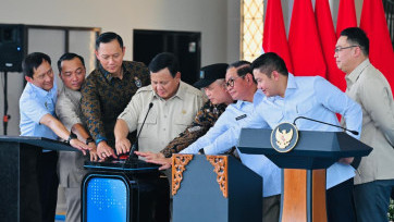 Momen Presiden Prabowo Subianto Resmikan Stasiun Tanah Abang Baru