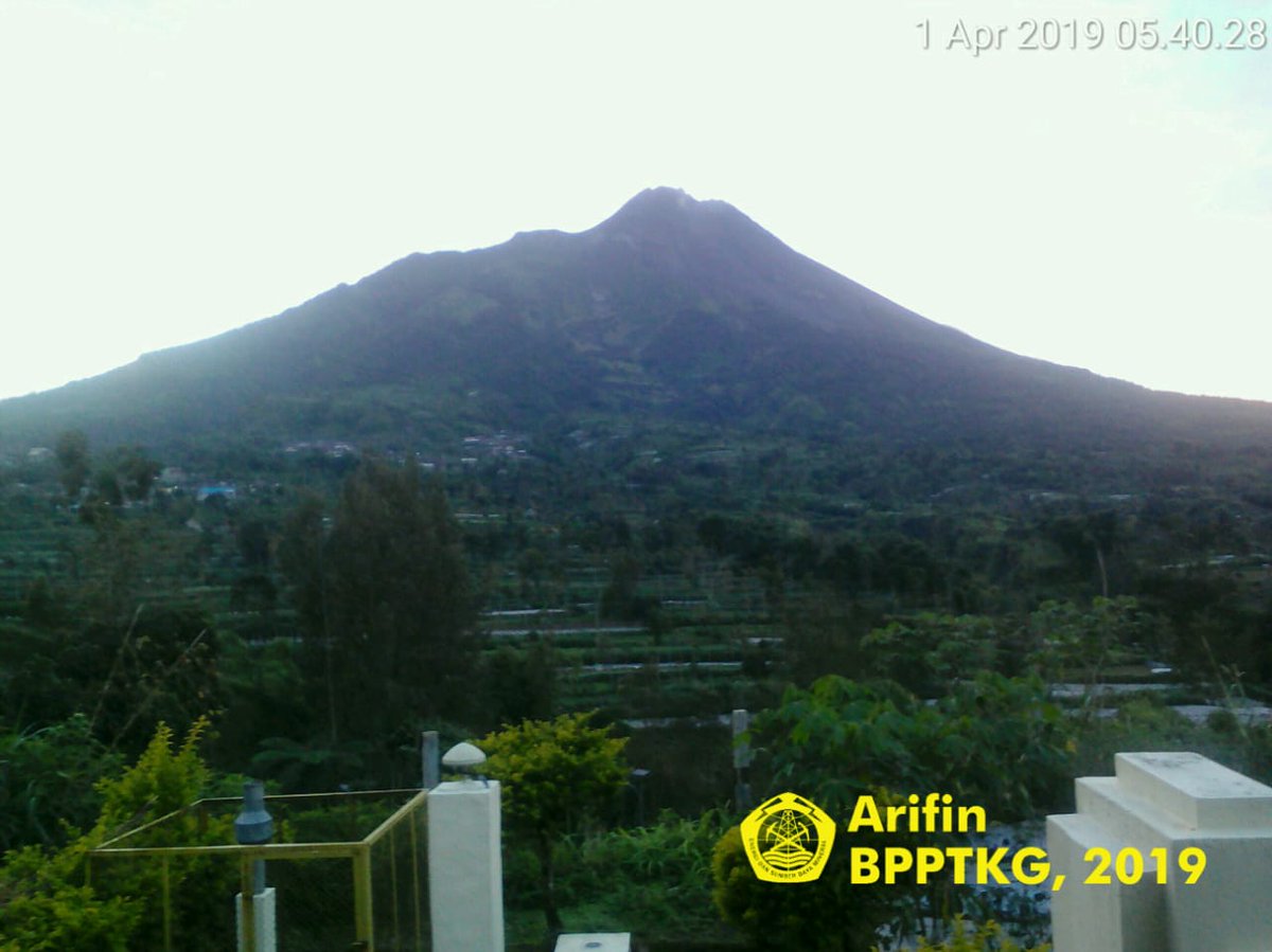 Gunung Merapi Masih Berstatus Level II, Warga Dilarang Mendaki