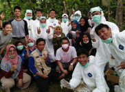 Ini yang Dilakukan Relawan UGM Dalam Penanganan Hewan Ternak