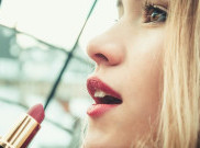 Jenama Lokal Gandeng Desainer Hian Tjen, Ciptakan Lip Glass Tahan Lama