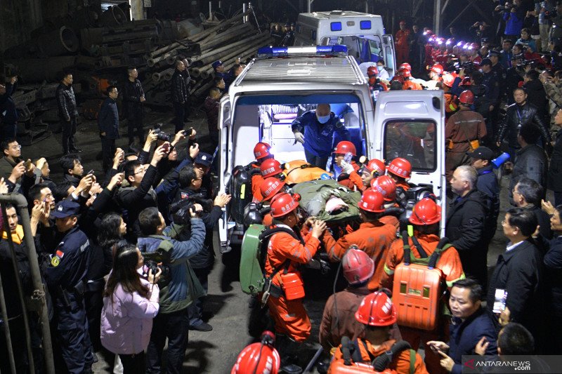 Tambang Emas di Xinjiang Tiongkok Longsor, 18 Orang Terperangkap