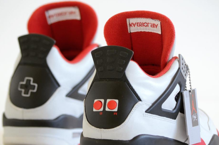 Kehadiran tombol Nintendo pada Sneakers Air Jordan Bangkitkan Memori 90-an