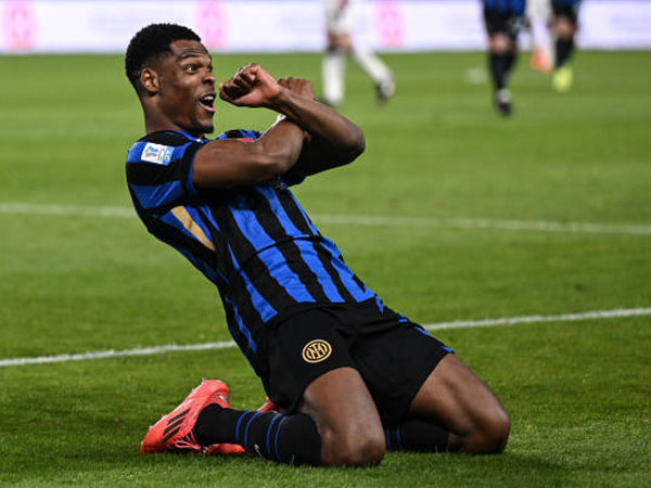 Denzel Dumfries Dinilai Cocok dengan Rencana Barcelona, Bisa Dibeli dengan Harga Terjangkau