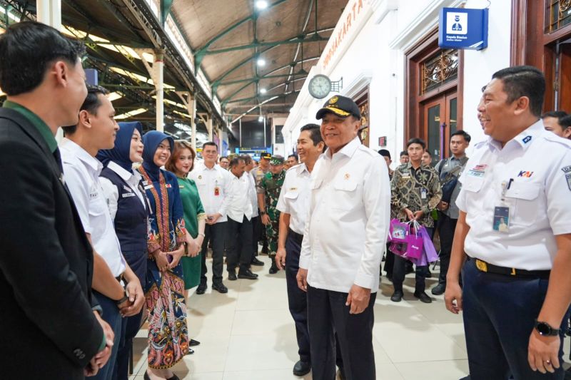 Menko Polkam Ingatkan Petugas Antisipasi Penerbangan Delay Saat Arus Mudik Lebaran 2026