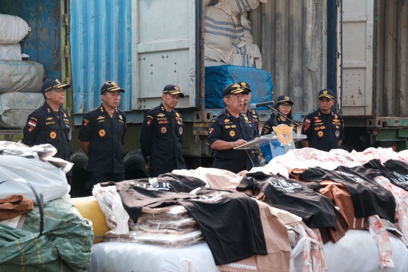Baju Sitaan Impor Ilegal Made in Tiongkok dan Bangladesh Bakal Diberikan ke Korban Banjir