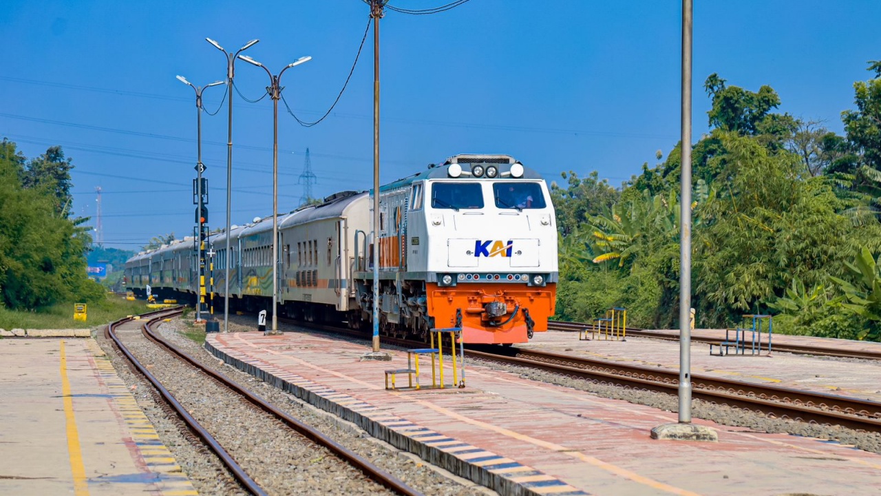 8 Perjalanan Kereta Api Terganggu di Jalur Jatinegara - Bekasi, Imbas Pencurian Kabel Feeder