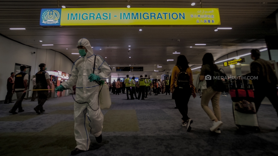 Cegah Virus Corona, Bandara Soetta Kembali Disemprot Disinfektan