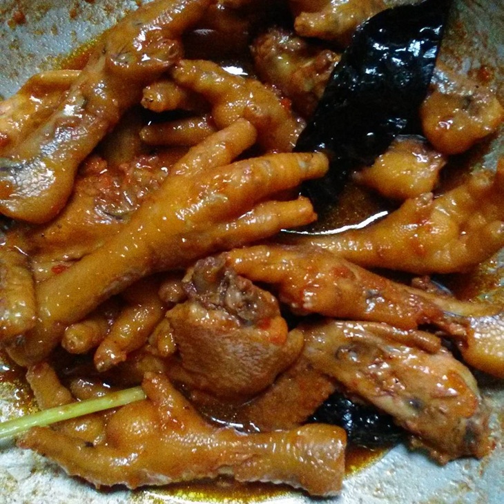 Ceker ayam asem manis. (Foto: Instagram/vhera_mwm)