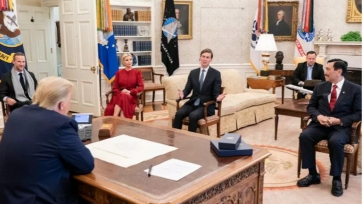 Menteri Koordinator Bidang Kemaritiman dan Investasi (Menko Marves) Luhut Binsar Panjaitan menemui Presiden Amerika Serikat Donald Trump.  Pertemuan ini berlangsung di White House, Washington DC, pada Hari Selasa, (17/11). (Foto: MP/Istimewa)