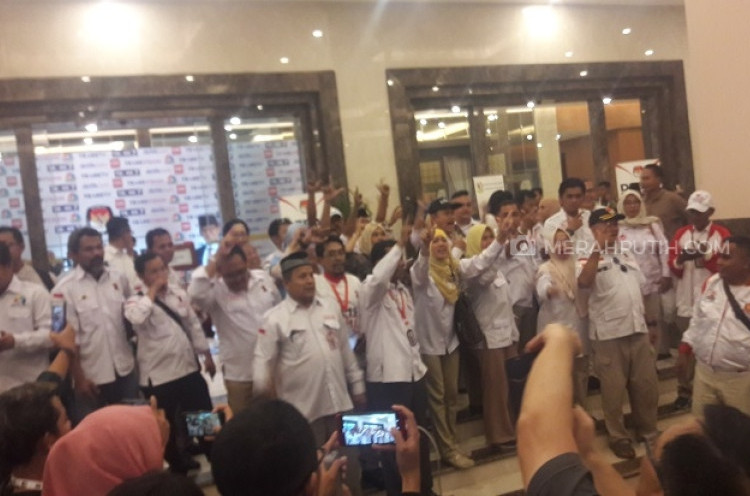 Pendukung Jokowi dan Prabowo 'Bersitegang' di Lobi Hotel Sultan