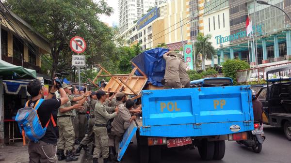 Satpol PP DKI Jakarta (Foto: Asropih)
