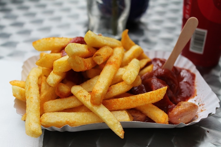 Makanan seperti kentang goreng dikaitkan dengan risiko diabetes dan penyakit jantung. (Foto: Pixabay/kgberlin)