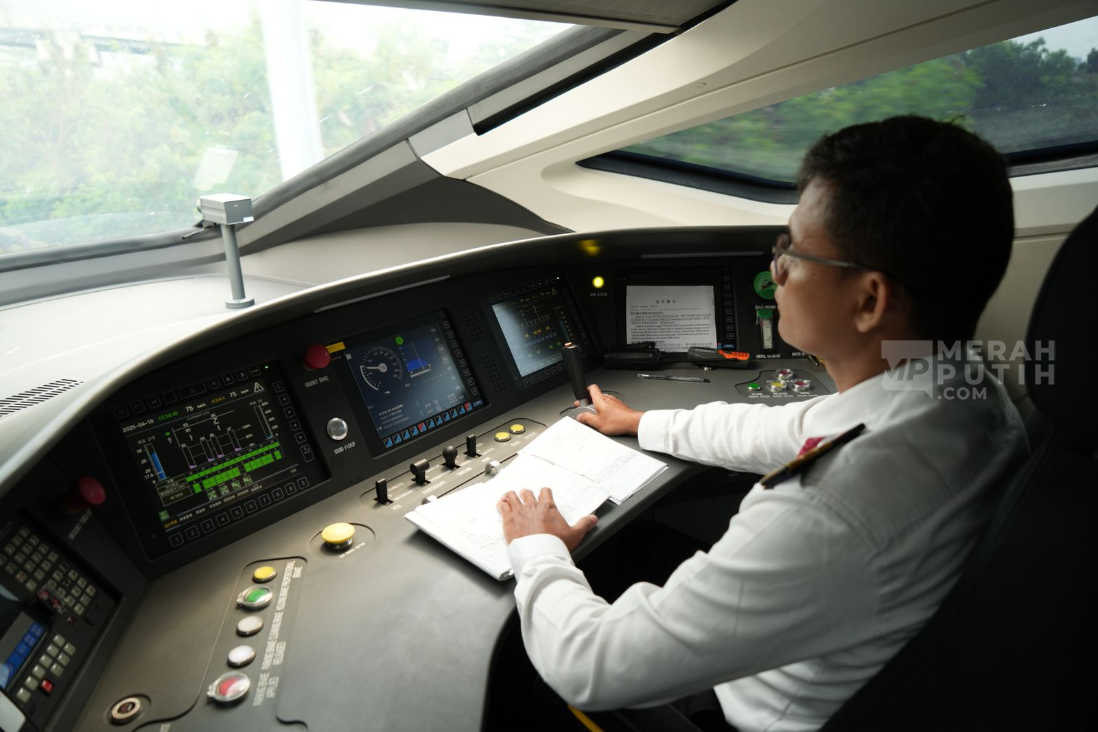 Keren SDM Indonesia Jadi Masinis Perjalanan Kereta Cepat Whoosh