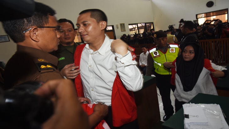 Pasangan Pemilik First Travel Dihukum 20 dan 18 Tahun Penjara 