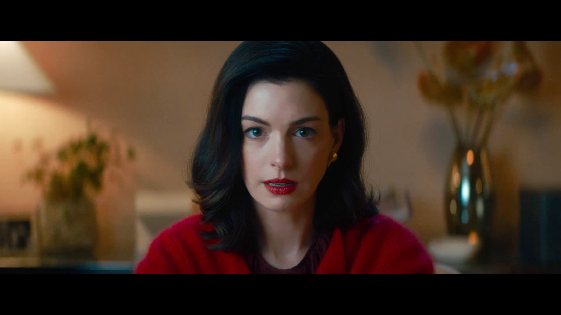 Anne Hathaway Jadi Penulis Penuh Misteri di Film 'Verity', Beradu Akting dengan Dakota Johnson