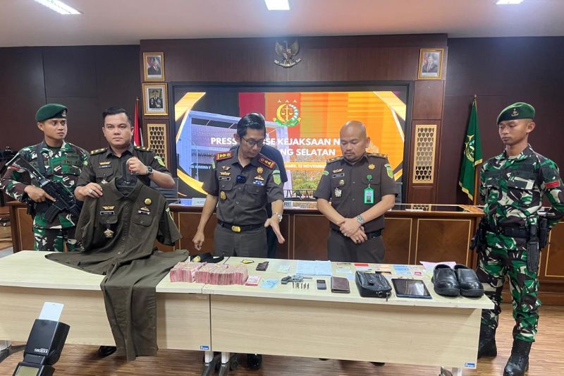 Modal Pistol & Seragam, Jaksa Gadungan Tangsel Tipu Rp 310 Juta Ternyata Pernah Mengabdi di Kejaksaan