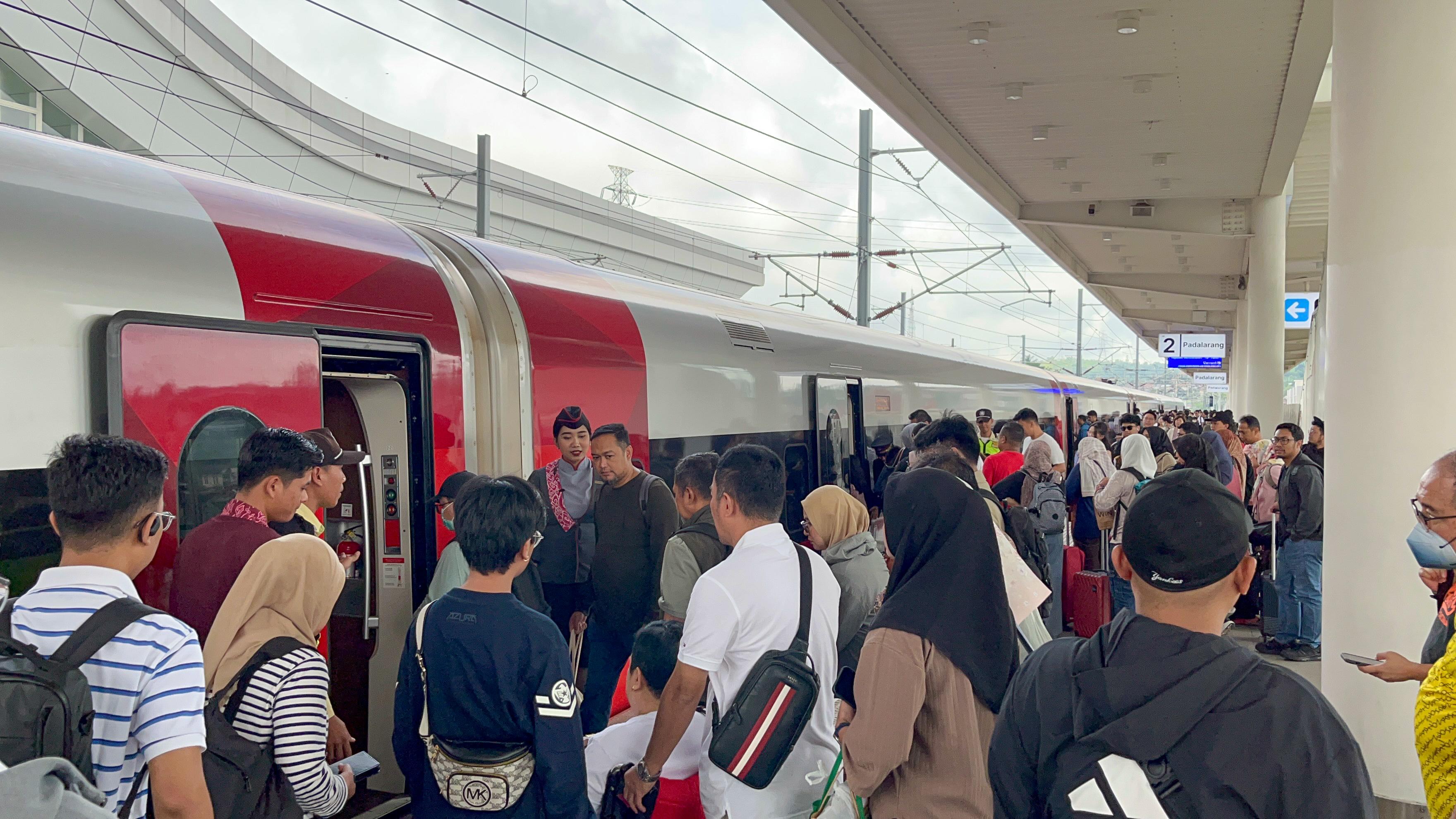 Kewajiban Batita Bayar Tiket Whoosh untuk Asuransi Ditiadakan Selama Libur Waisak