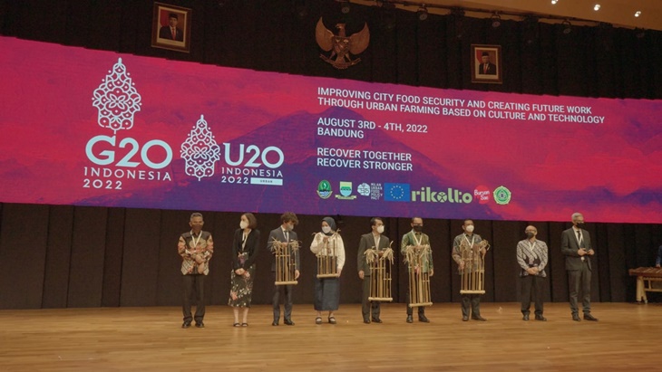 u20