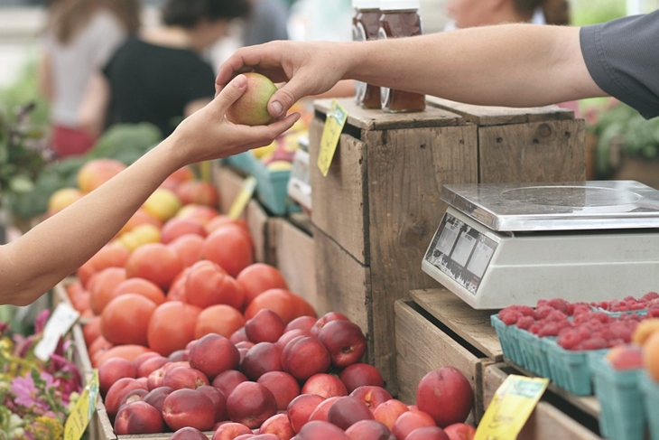 Lakukan tawar menawar ketika belanja di pasar tradisional. (Foto: Pixabay/Pexels)