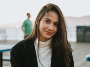 Foto Terbaru Pevita Pearce di Pinggir Pantai Bikin Warganet Gagal Fokus 