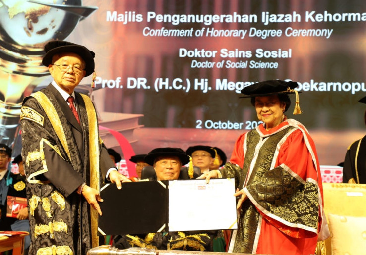 PDIP Bangga Megawati Terima Gelar Doktor HC dari UTAR Malaysia