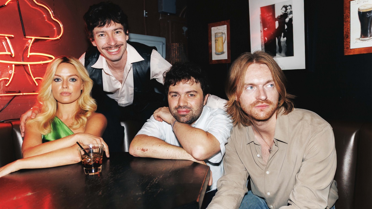 FINNEAS & Ashe Hadirkan Keintiman dan Nostalgia di Album 'The Dream'
