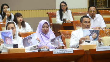 Komisi III DPR Terima Keluarga ABK Fandi Ramadhan dan Keluarga Radiet Ardiansyah Lombok