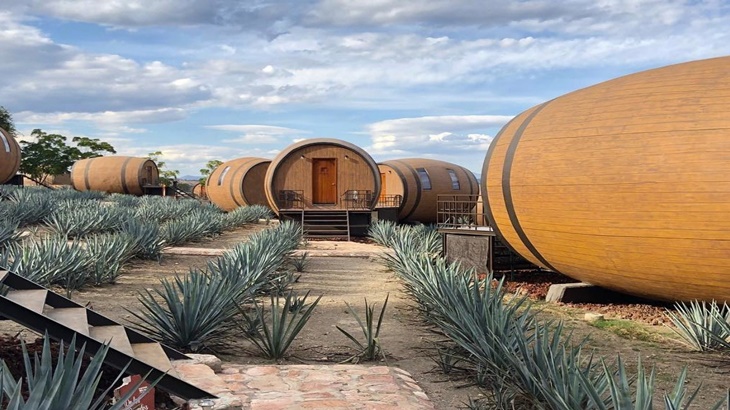 Menyulap Tong Tequila Jadi Kamar Hotel 