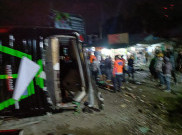Bus Pembawa Rombongan Pelajar dari Depok Terguling di Turunan Ciater