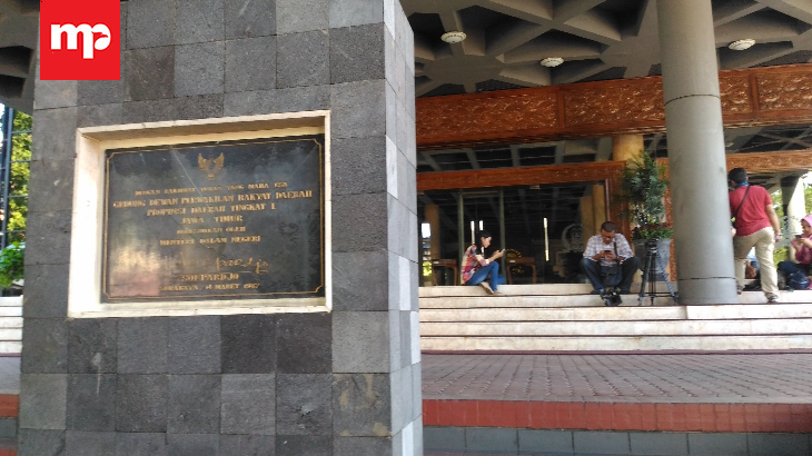 KPK Geledah Ruang Kerja Anggota Komisi B DPRD Jatim