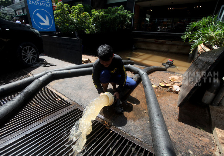 Pramono Ungkap Biang Kerok Banjir Kemang Raya pada Kamis (30/10) Sore