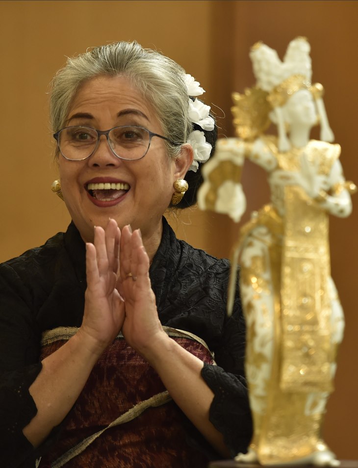 enchanting legong porcelen