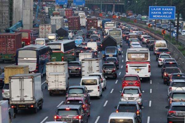 Dari Malam Hingga Pagi Jalanan Jakarta Macet, Warganet Ngeluh