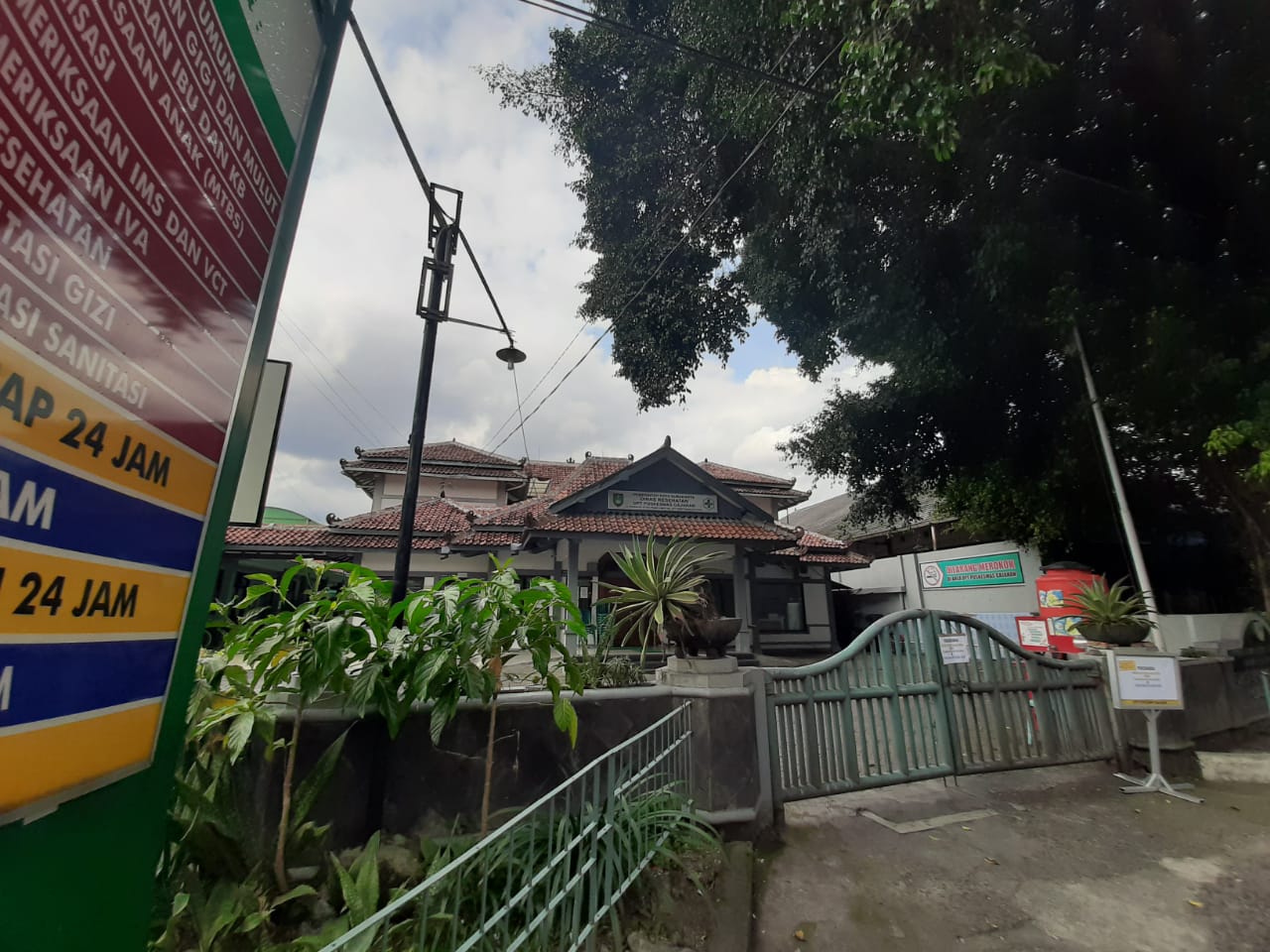 Puskesmas Gajahan, Pasar Kliwon Solo, Jawa Tengah lockdown, Senin (28/12). (MP/Ismail)