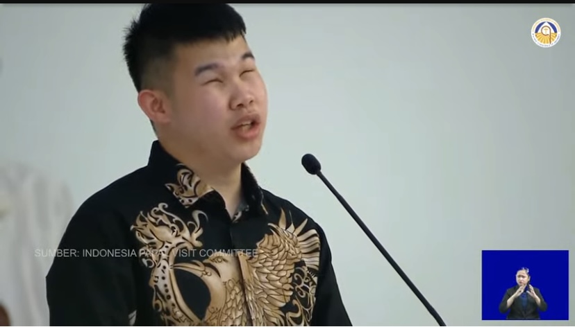 Gunakan Alkitab Braille, Tunanetra Bacakan Liturgi Sabda Misa Paus di GBK