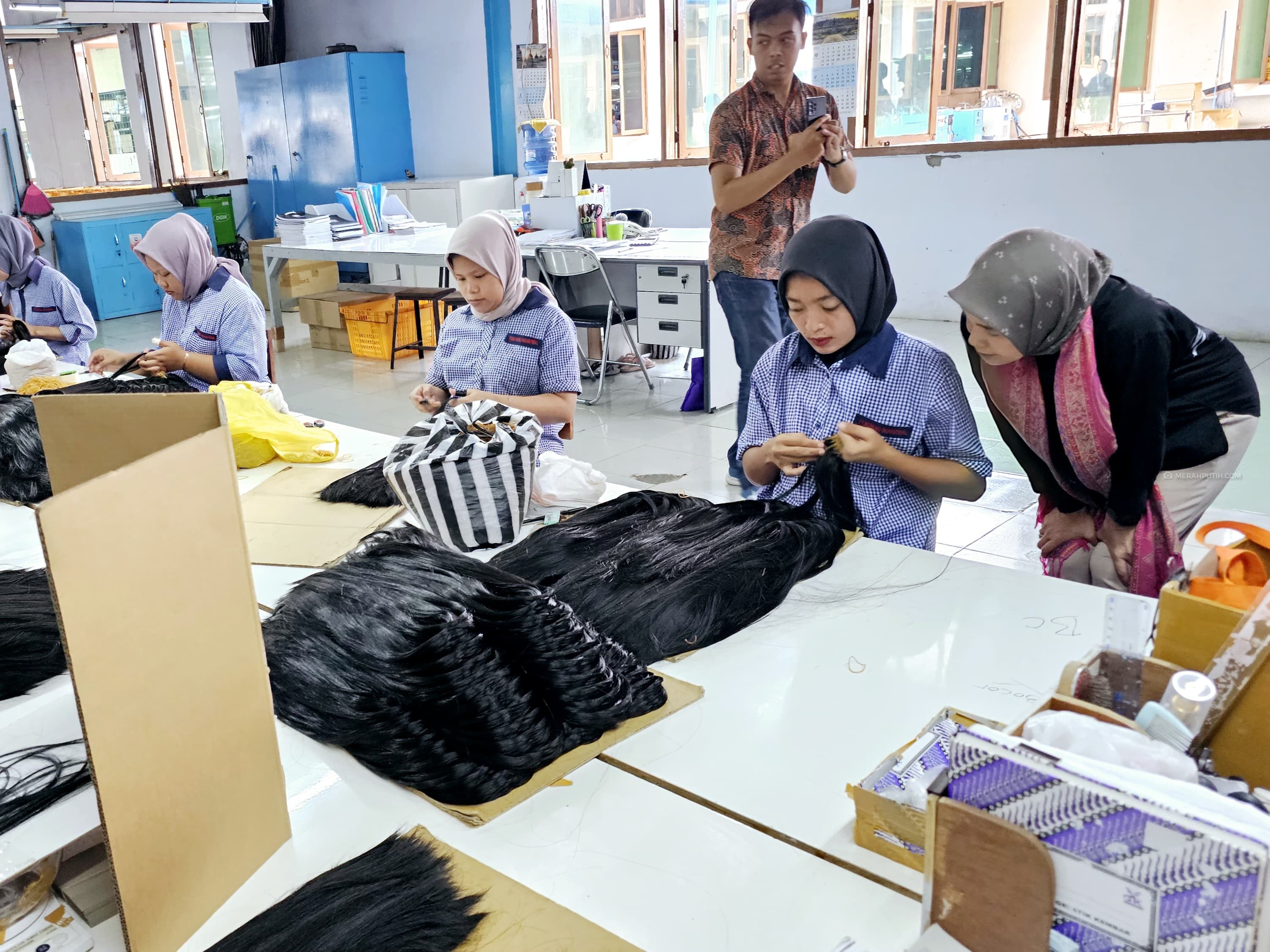 Safari Politik di Purbalingga, Atikoh Ganjar Sapa Pekerja Pabrik Wig