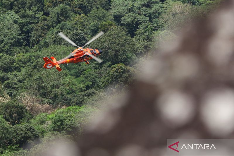 Helikopter Matthew Air Jatuh, Tim SAR Belah Bangkai PK-CFX Demi Evakuasi Jenazah