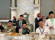 Anies dan Ganjar Tunjukkan Keakuran Saat Makan Siang Bareng di Makkah