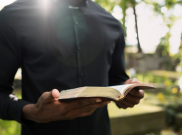 Makna Lirik Lagu Tak Selalu Tuhan Menjawab Doa - GSJS Worship