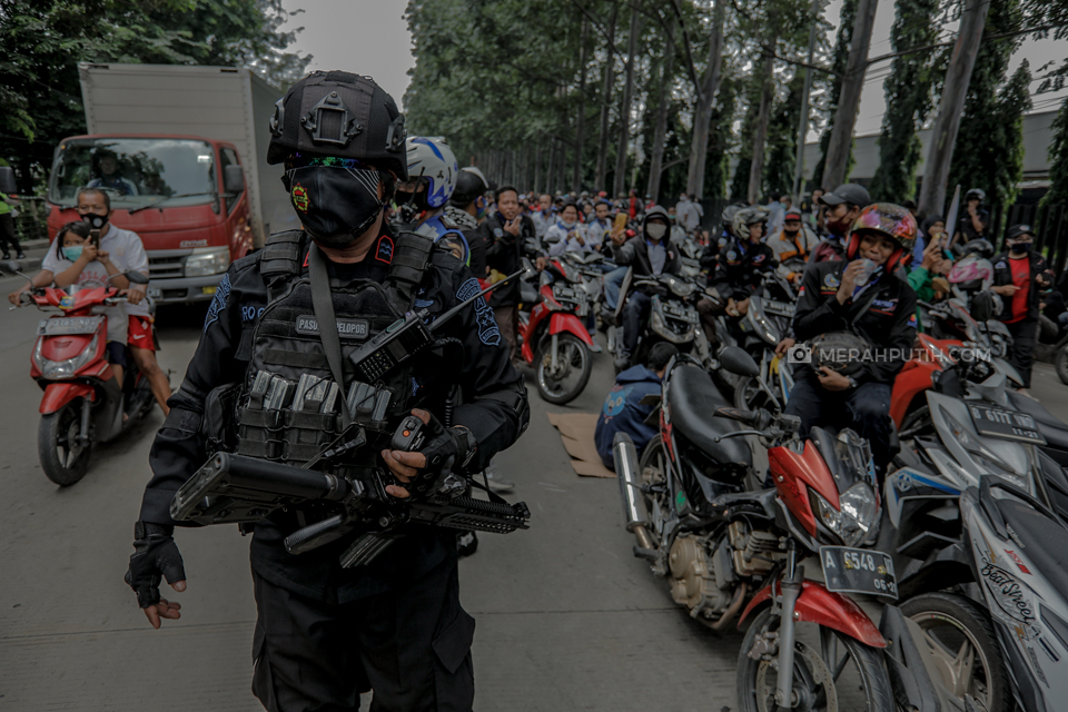 Demo Tolak Penetapan RUU Cipta Kerja, Polisi Sekat Buruh di Tangerang