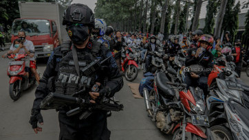 Demo Tolak Penetapan RUU Cipta Kerja, Polisi Sekat Buruh di Tangerang