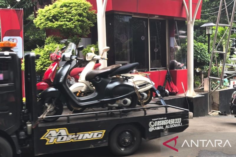 KPK Sita 3 Vespa Piagio Senilai Rp 1,5 Miliar dari Rumah Eks Dirut BUMN