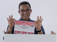 Unjuk Gestur 3 Jari, Anies Baswedan di TPS : Menyala Dong
