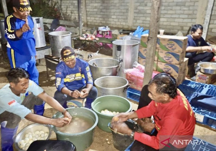 Dapur Umum Didirikan Suplai Makanan Ratusan Relawan SAR Helikopter Hilang Kontak di Kalsel