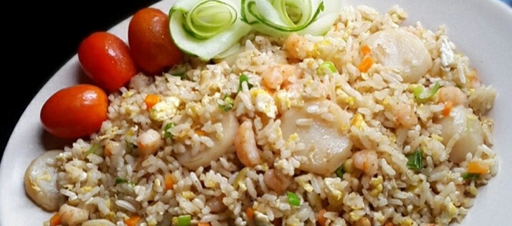 Suka Makanan Gurih? Coba Nasi Goreng Oriental Ini