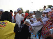 Massa Reuni 212 Dapat Cinderamata Buku, Ini Judulnya